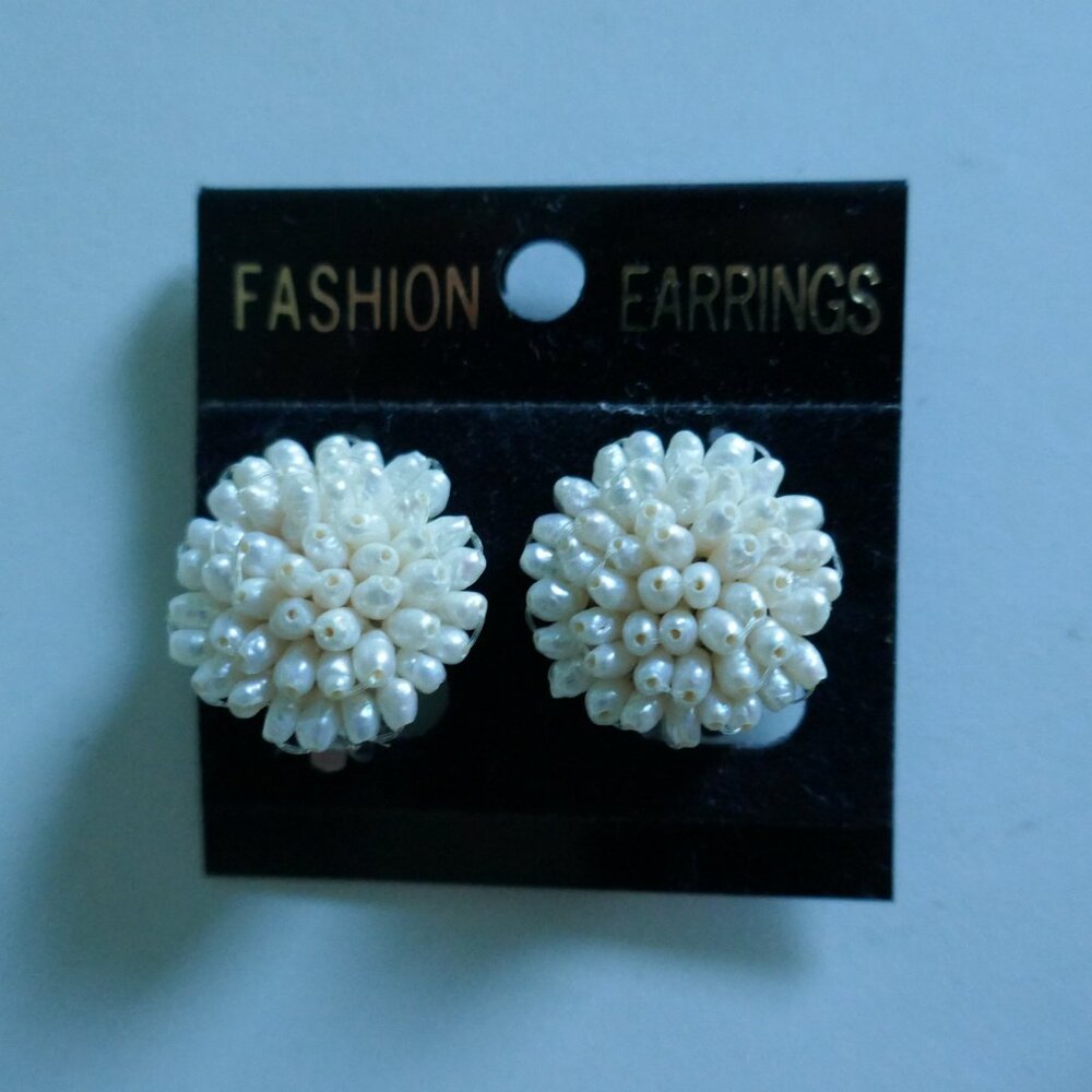 vintage pearl cluster flower clip on earrings